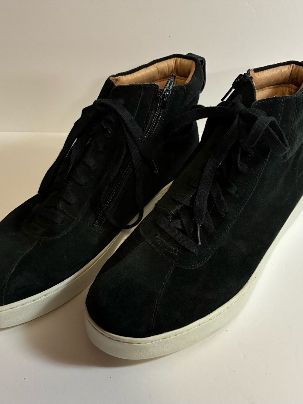 Vionic Women’s Black Suede High-Top Sneakers with White Sole Size 10